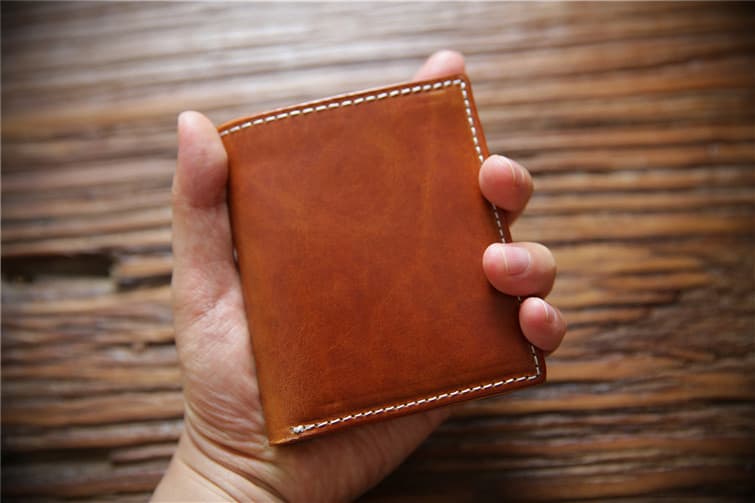コンパクト 財布 手縫いステッチ本革二つ折り財布