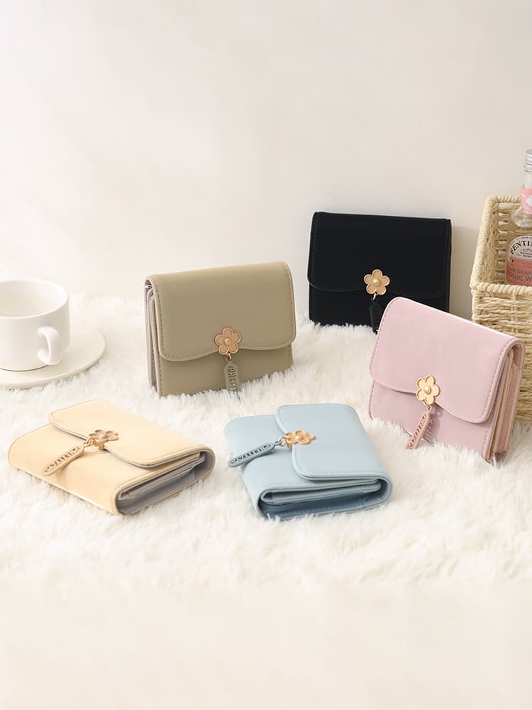 コンパクト 財布 花モチーフ付きミニマル三つ折り財布