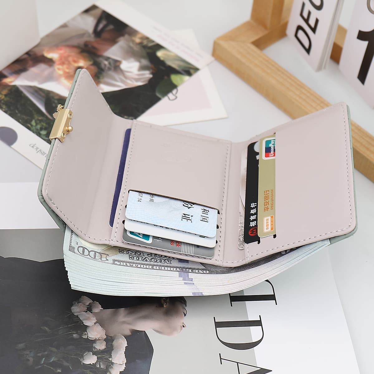 コンパクト 財布 葉飾り付き キルティング三つ折り財布