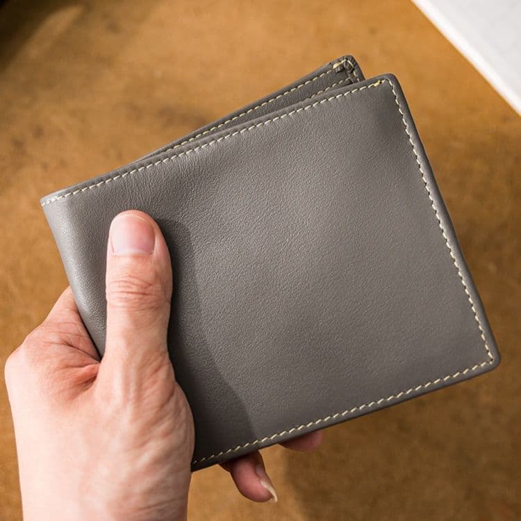 コンパクト 財布 職人技が光る上質レザー二つ折り財布