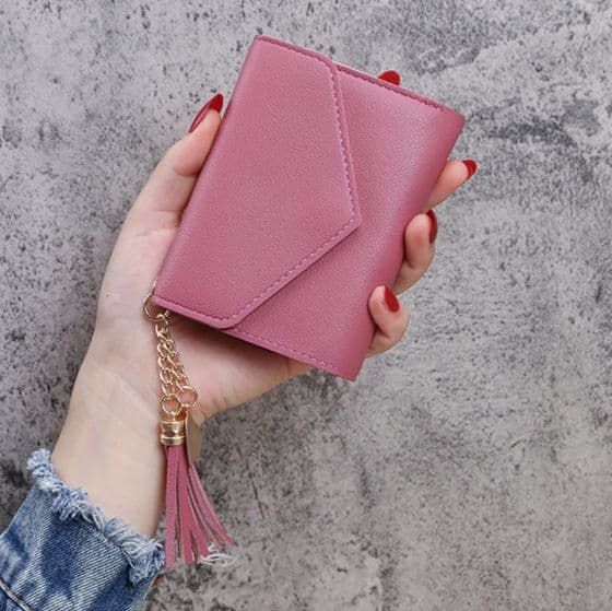 コンパクト 財布 フラップデザイン タッセル付き二つ折り財布