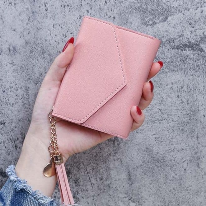 コンパクト 財布 フラップデザイン タッセル付き二つ折り財布