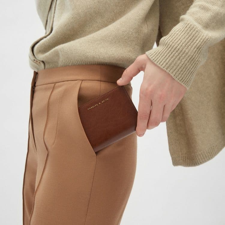 コンパクト 財布 上質レザー ミニマル二つ折り財布