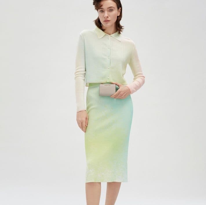 コンパクト 財布 上質レザー ミニマル二つ折り財布