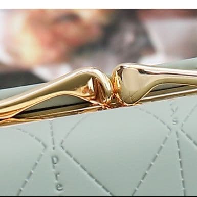 コンパクト 財布 葉飾り付き キルティング三つ折り財布