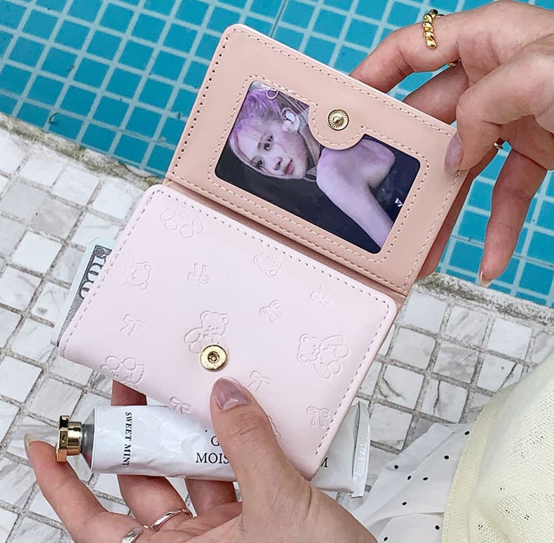 コンパクト 財布 レディース 型押し加工 薄型軽量 三つ折り小銭入れ付き短財布