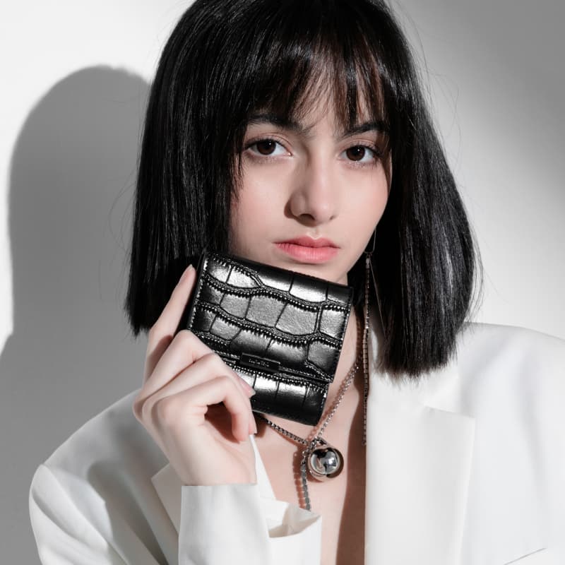 コンパクト 財布 三つ折り 高級感漂う型押し三つ折りミニ財布