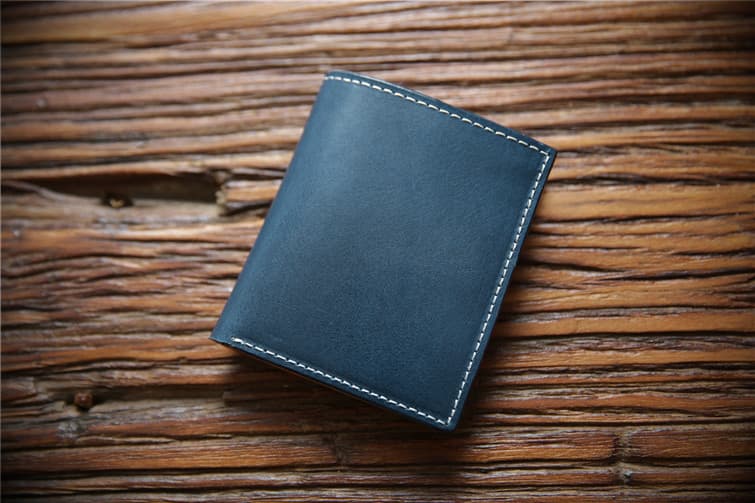 コンパクト 財布 手縫いステッチ本革二つ折り財布