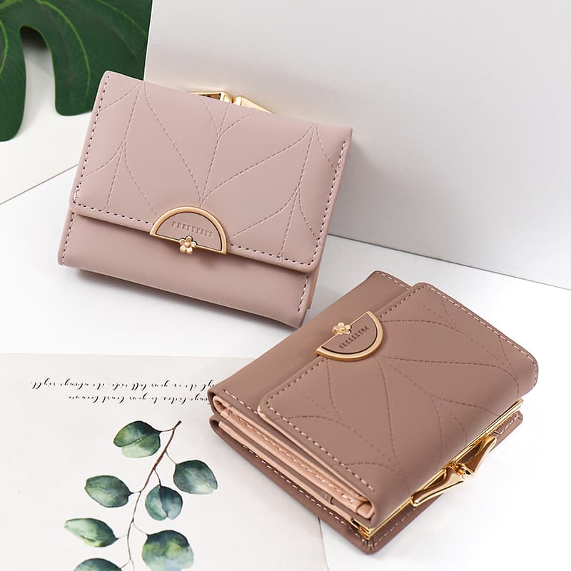 コンパクト 財布 華やか金具のリーフ柄コンパクト財布