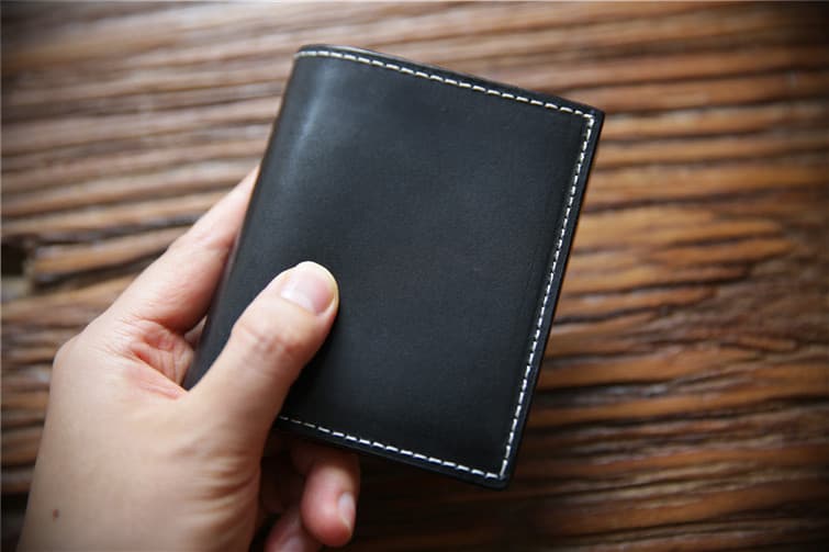 コンパクト 財布 手縫いステッチ本革二つ折り財布