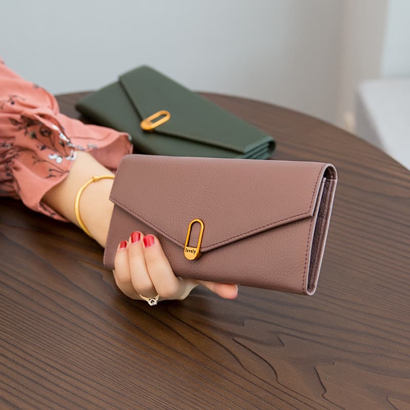 コンパクト 財布 上品なゴールド金具付き大容量レザー財布