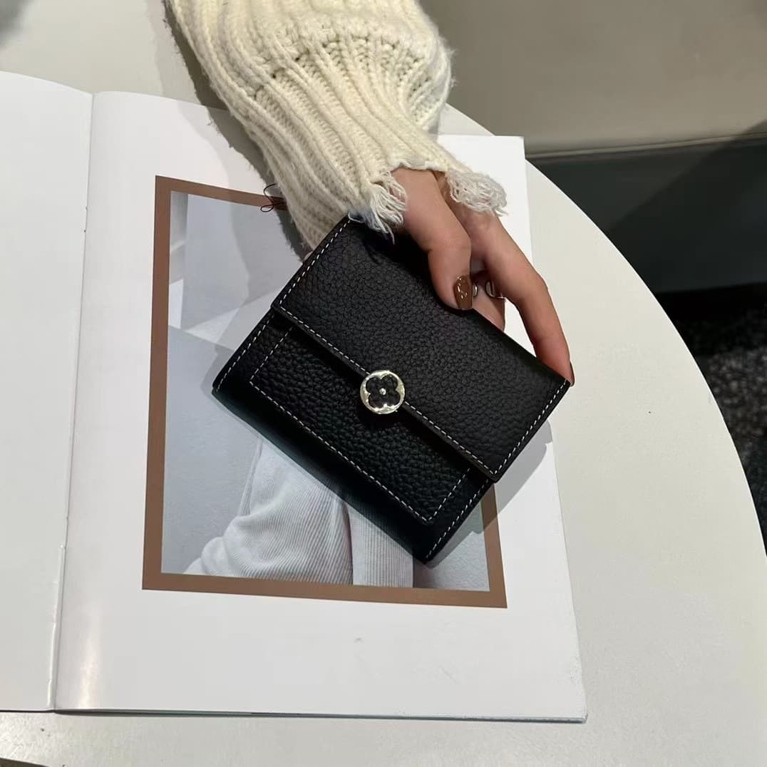 コンパクト 財布 上品な型押し三つ折りミニ財布