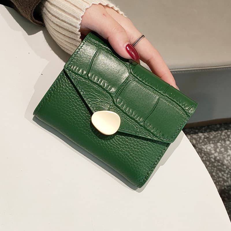 コンパクト財布 クロコ型押し ゴールドクラスプ 三つ折り財布