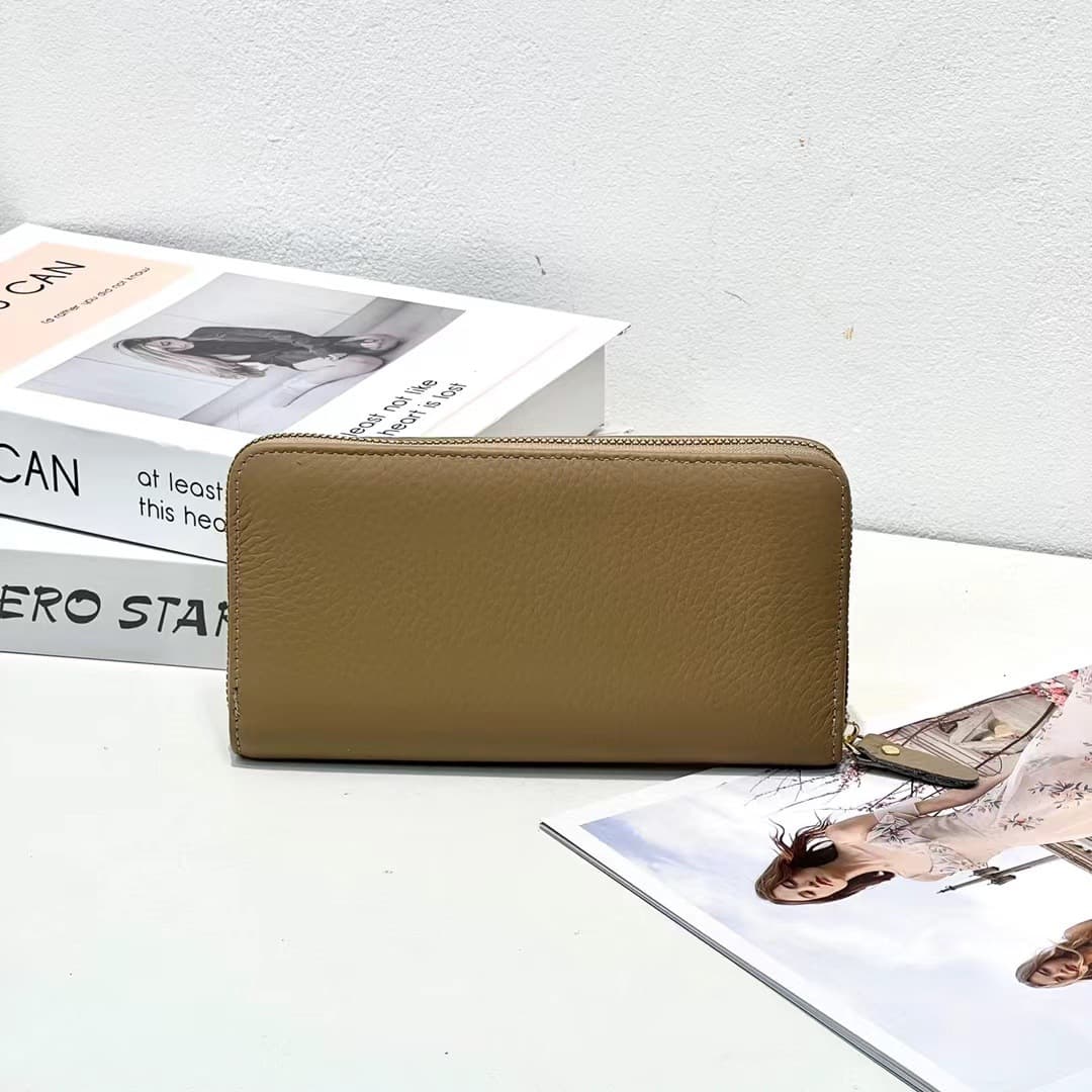 コンパクト 財布 上品な型押し本革長財布