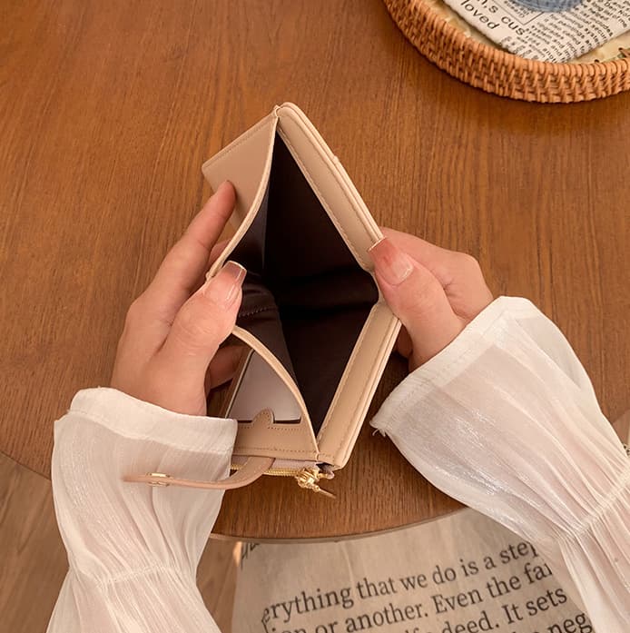 コンパクト 財布 レディース 縦しま模様 薄型軽量 二つ折り短財布