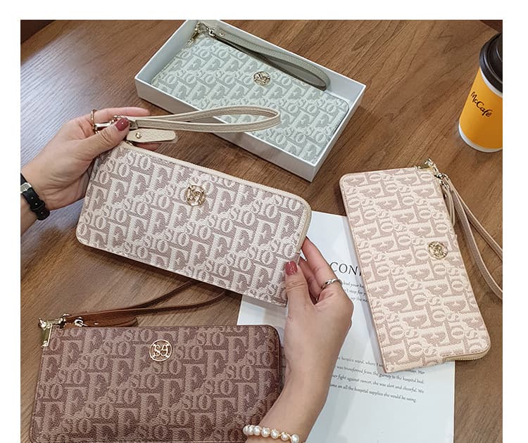 コンパクト 財布 上品な総柄デザイン ジッパー付き長財布