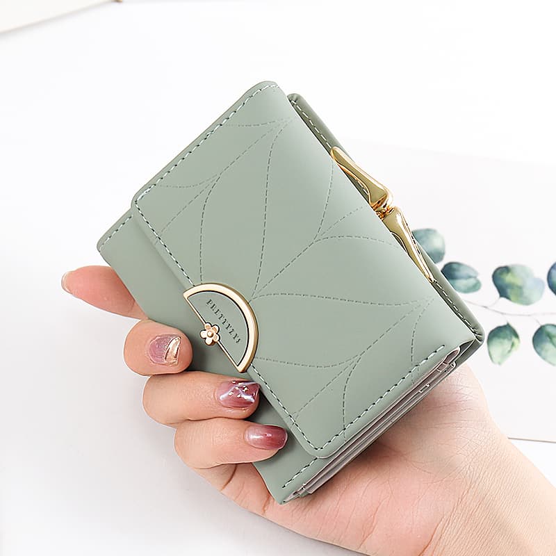 コンパクト 財布 華やか金具のリーフ柄コンパクト財布