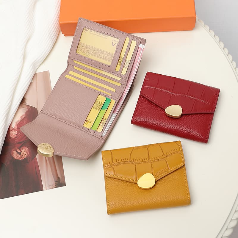 コンパクト財布 クロコ型押し ゴールドクラスプ 三つ折り財布