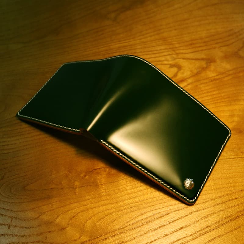 コンパクト 財布 手縫いステッチ本革二つ折り財布