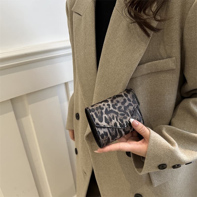 コンパクト 財布 三つ折り豹柄ミニ財布