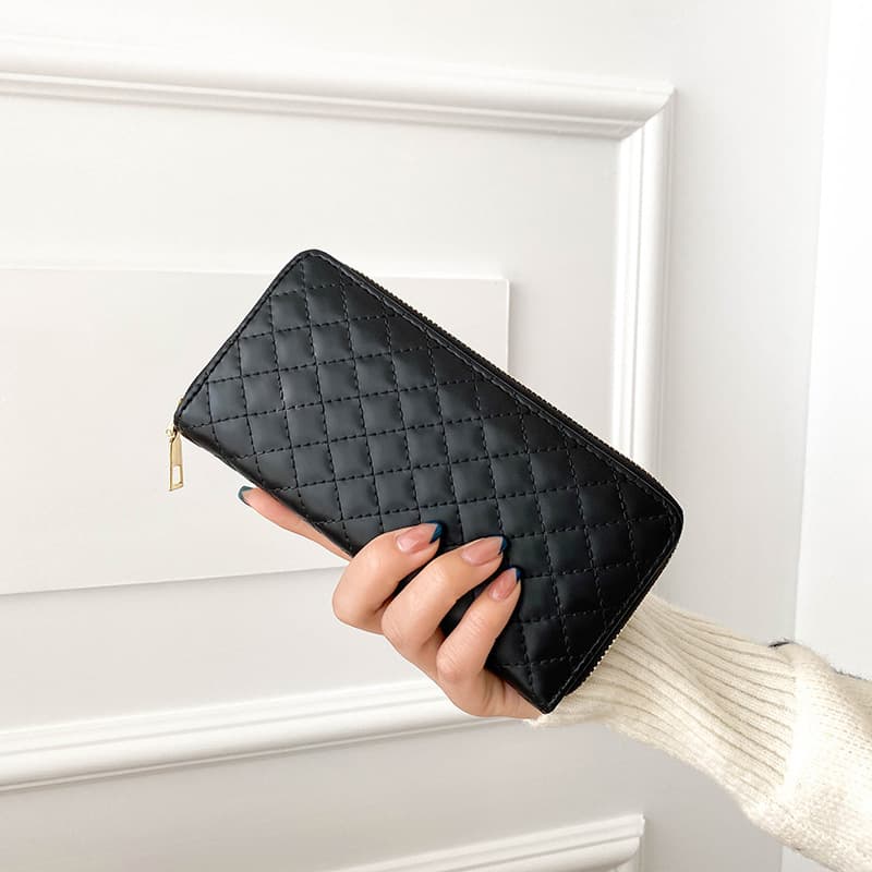 コンパクト 財布 キルティング模様の上品な長財布