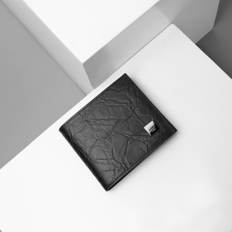 コンパクト財布 しわ加工レザー 折りたたみ財布 メタルロゴ付き