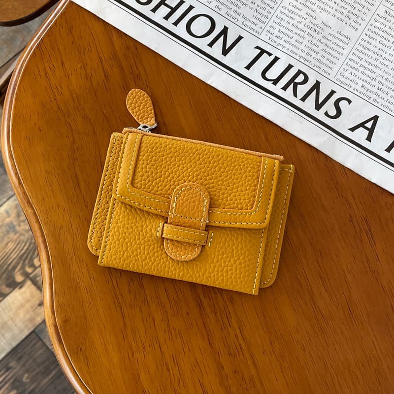 コンパクト財布 高級感あふれる三つ折りコンパクト財布