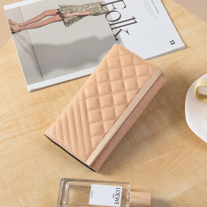 コンパクト 財布 キルティング模様の上品な長財布