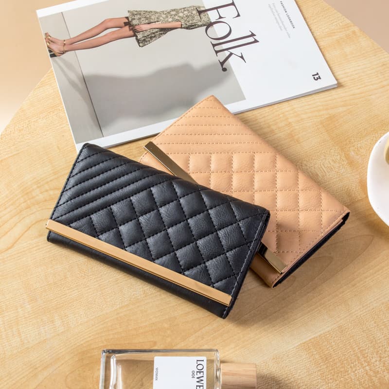 コンパクト 財布 キルティング模様の上品な長財布