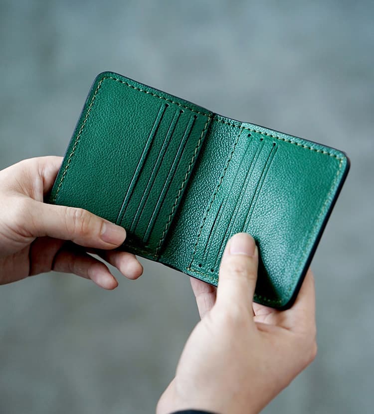 コンパクト 財布 手のひらサイズ本革二つ折り財布