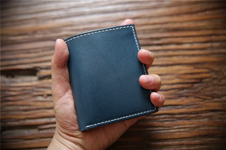 コンパクト 財布 手縫いステッチ本革二つ折り財布