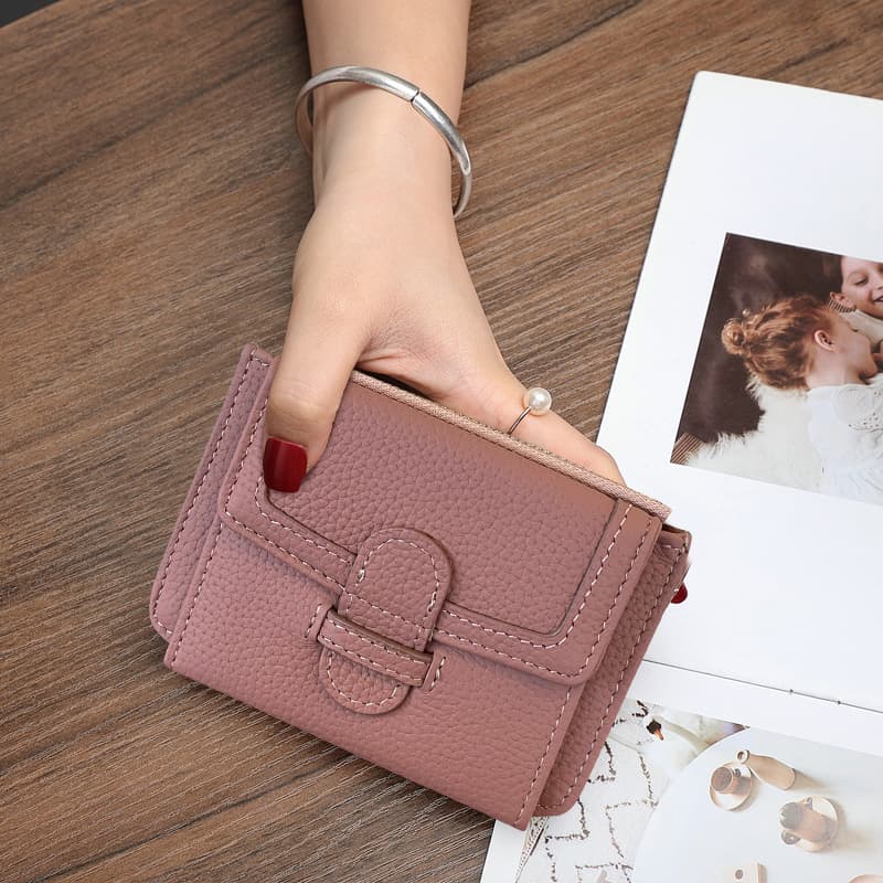 コンパクト財布 高級感あふれる三つ折りコンパクト財布