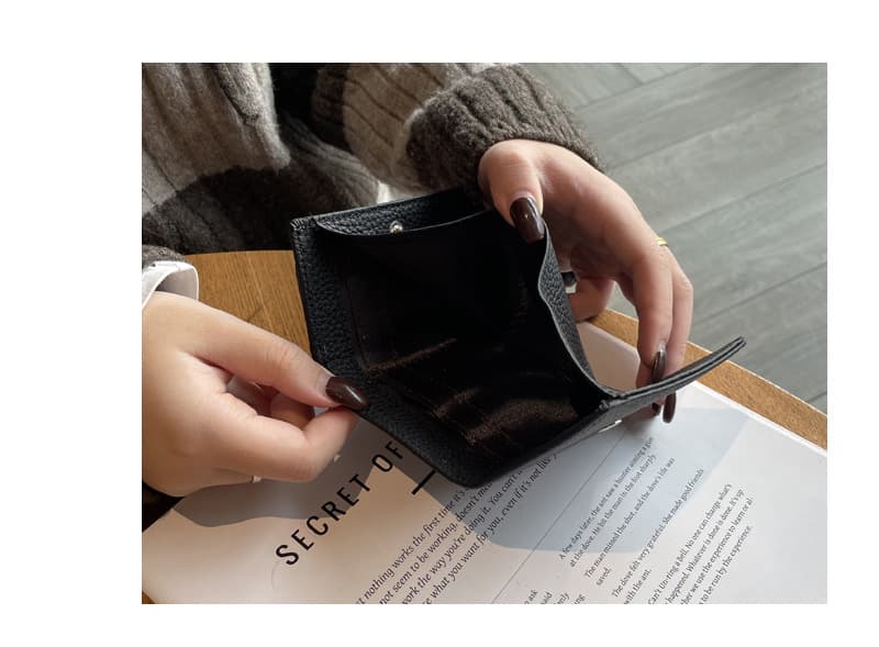 コンパクト 財布 上質な型押し牛革 三つ折りミニ財布