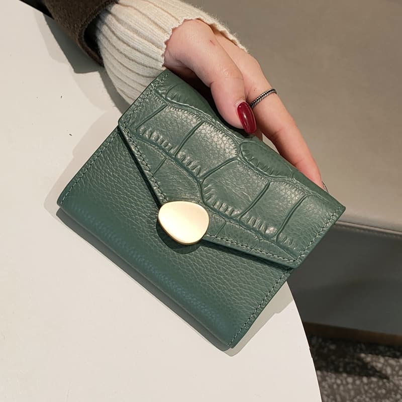 コンパクト財布 クロコ型押し ゴールドクラスプ 三つ折り財布