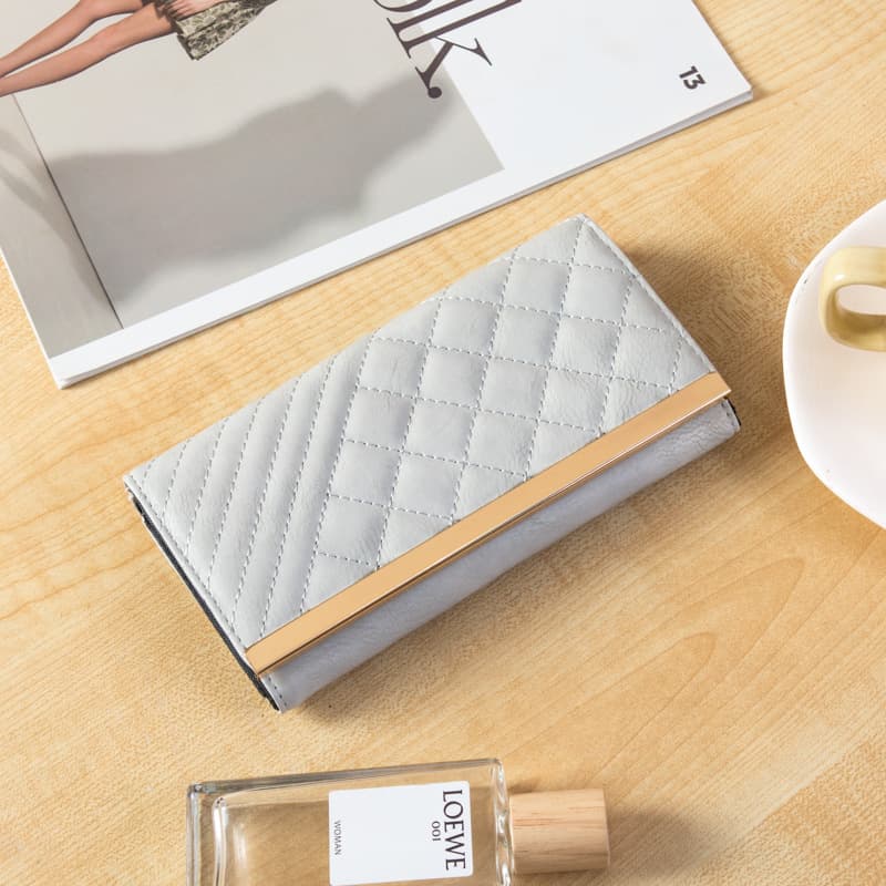 コンパクト 財布 キルティング模様の上品な長財布