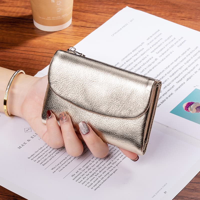 コンパクト 財布 光沢メタリック三つ折りミニ財布