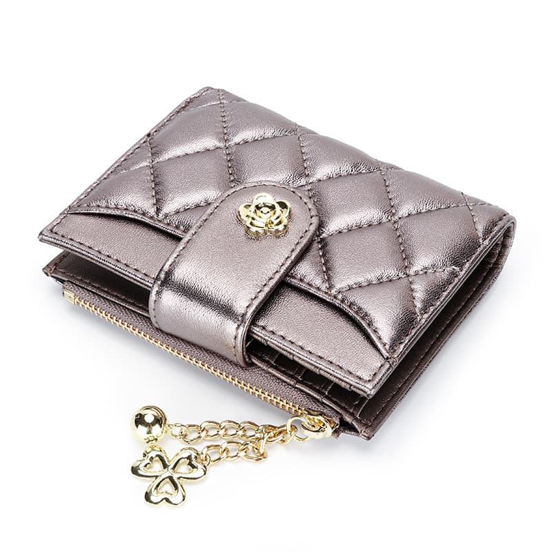 コンパクト 財布 キルティング柄 花モチーフ 二つ折りミニ財布