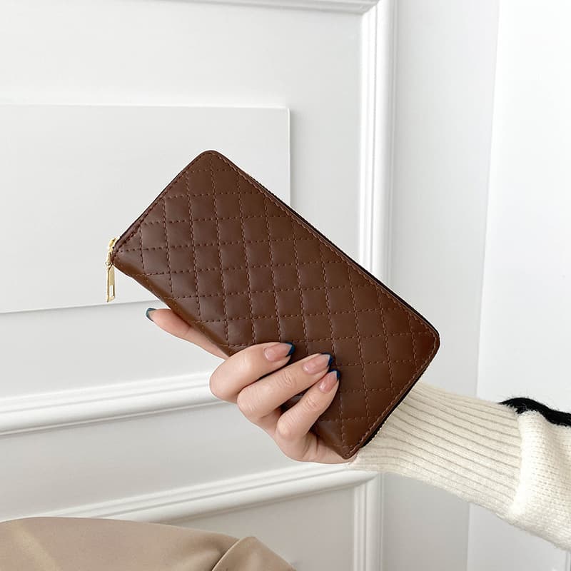 コンパクト 財布 キルティング模様の上品な長財布