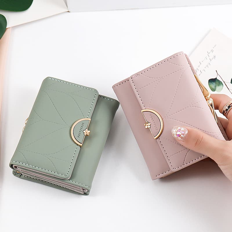 コンパクト 財布 華やか金具のリーフ柄コンパクト財布