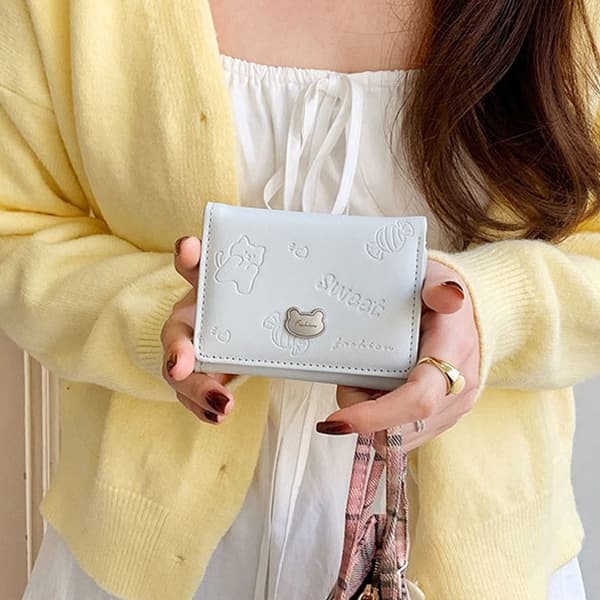 コンパクト 財布 レディース 型押し加工 薄型軽量 三つ折り財布