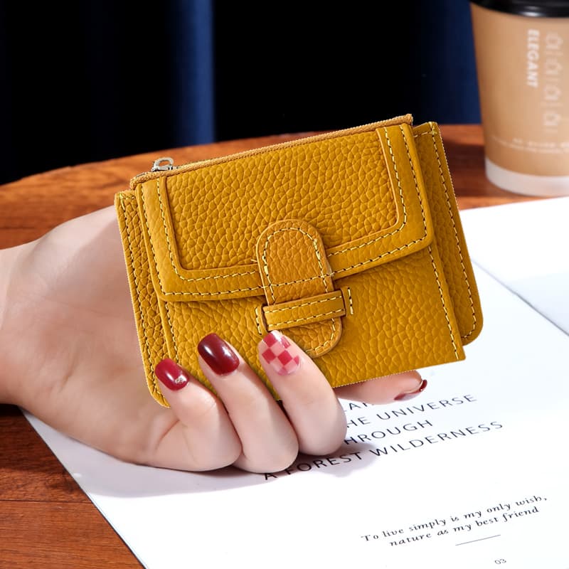 コンパクト財布 高級感あふれる三つ折りコンパクト財布