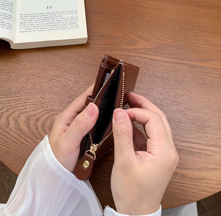 コンパクト 財布 レディース 二つ折り財布 小銭入れ付き カード収納