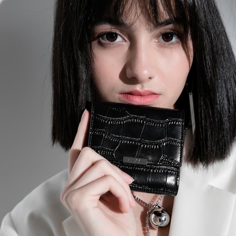 コンパクト 財布 三つ折り 高級感漂う型押し三つ折りミニ財布