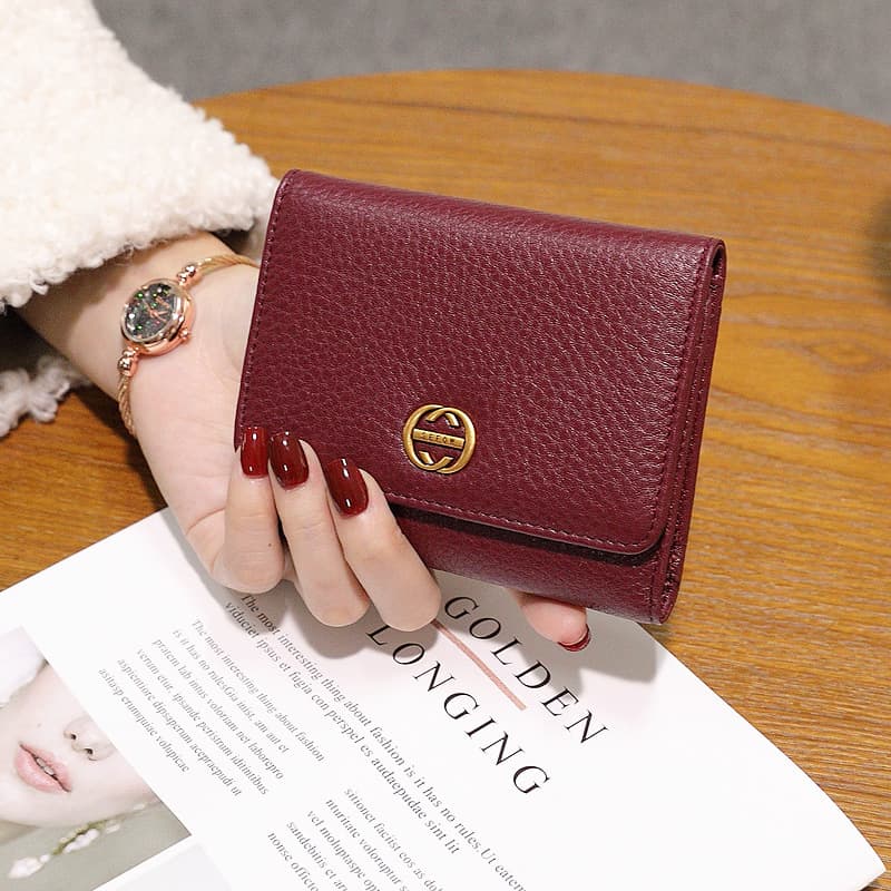 コンパクト 財布 上品な型押し三つ折りミニ財布