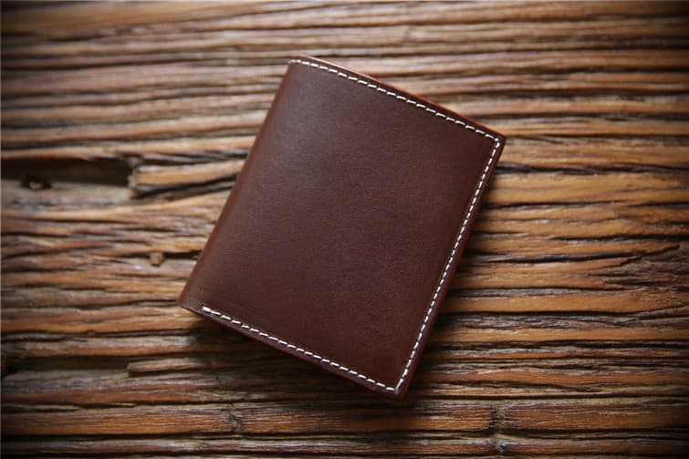 コンパクト 財布 手縫いステッチ本革二つ折り財布