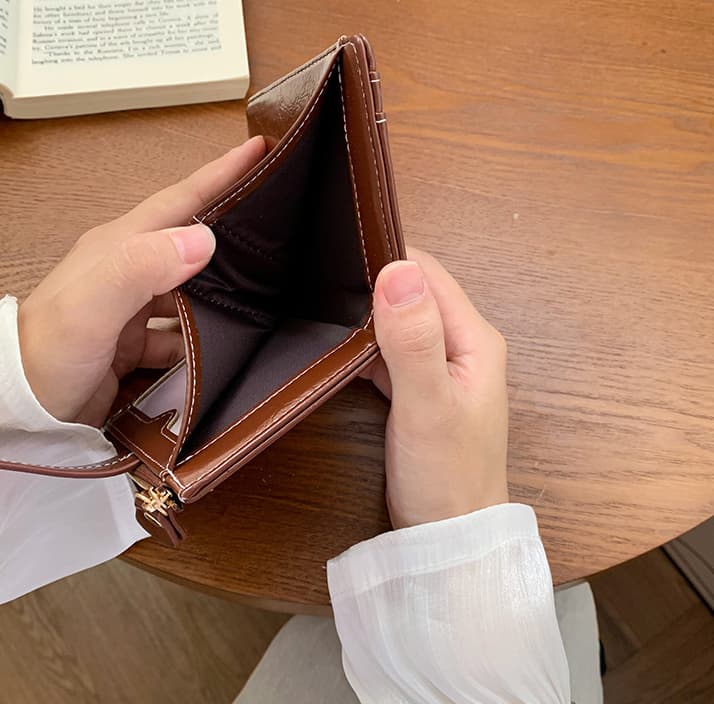 コンパクト 財布 レディース 二つ折り財布 小銭入れ付き カード収納