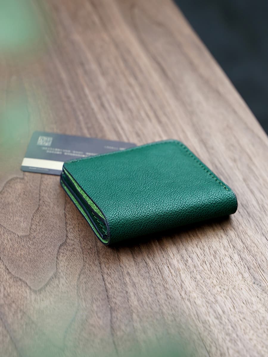 コンパクト 財布 手のひらサイズ本革二つ折り財布