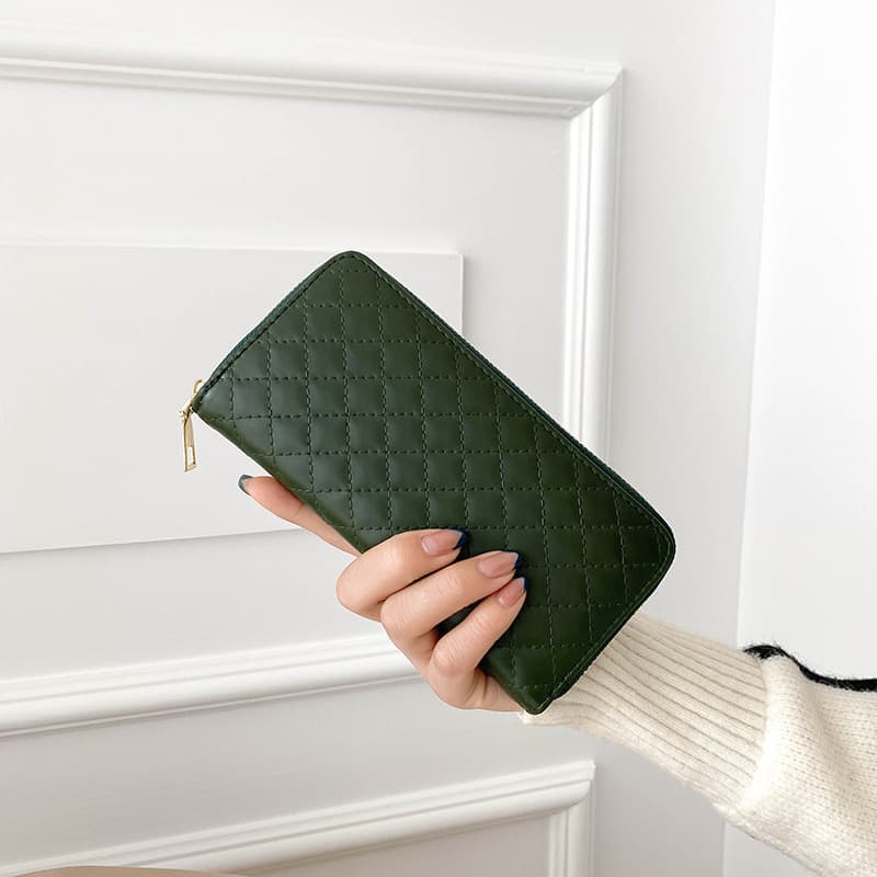 コンパクト 財布 キルティング模様の上品な長財布
