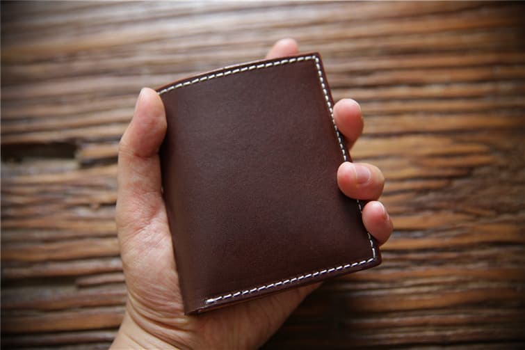 コンパクト 財布 手縫いステッチ本革二つ折り財布