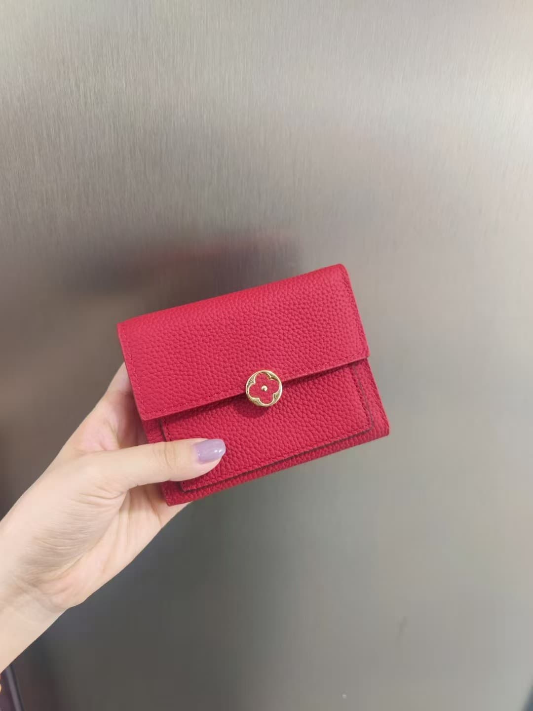 コンパクト 財布 上品な型押し三つ折りミニ財布